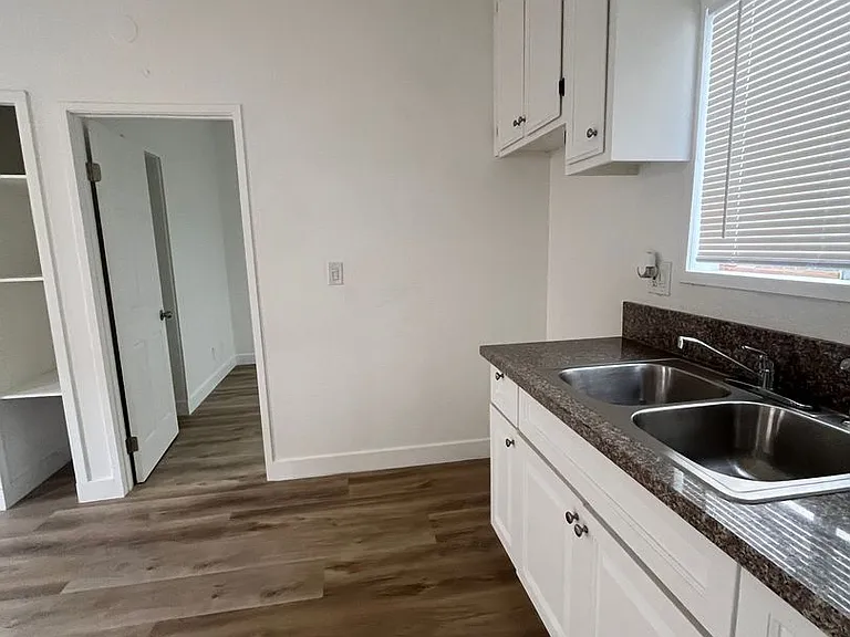 935 Alamitos Ave — Photo 2