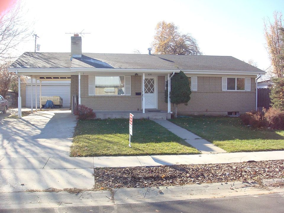 Charming brick rambler in Sandy!