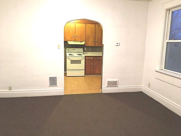 4th image of 547 23rd St Floor 2
