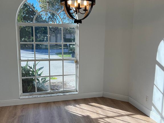 3rd image of 209 Saratoga Blvd E