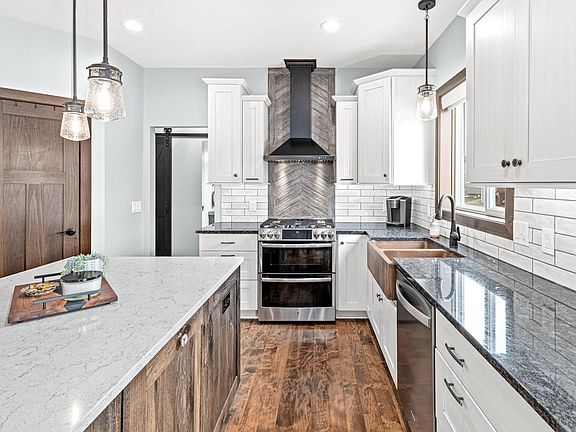 3rd image of 1821 Foothill Trl