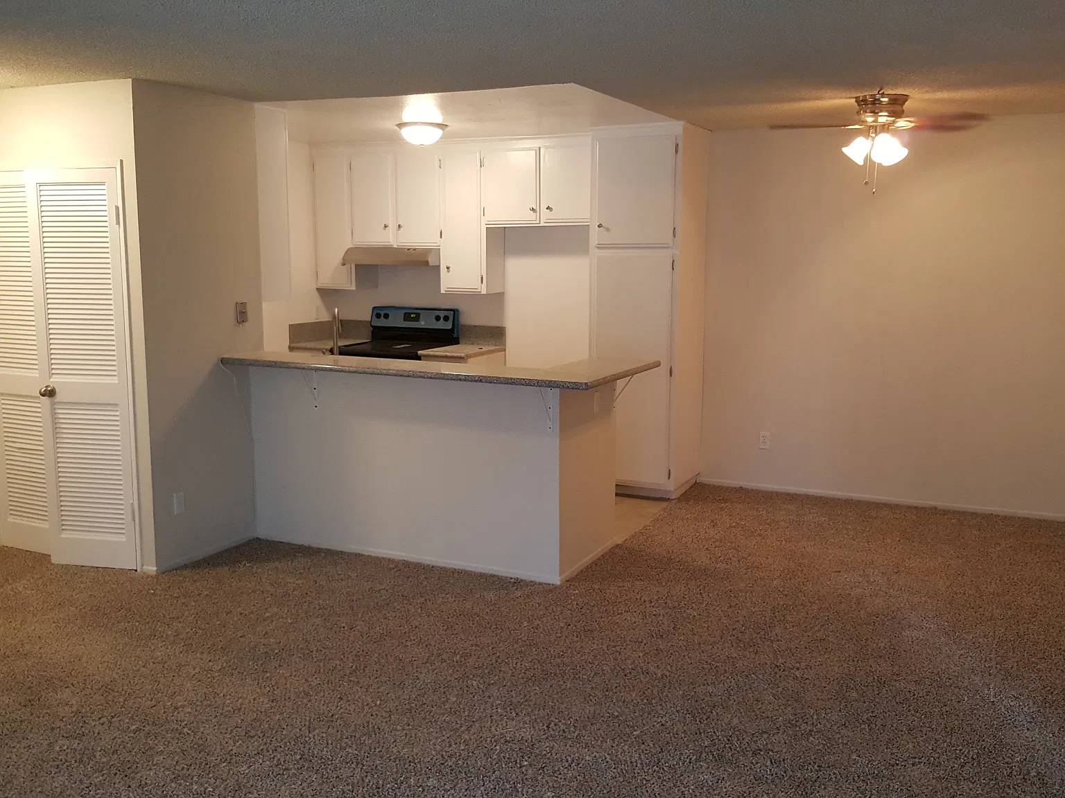2 bed, 878 sqft, $2,900 — Photo 2