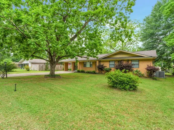 209 Westview Cir, McComb, MS 39648