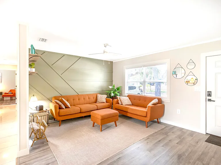 2079 N Betty Ln — Photo 11