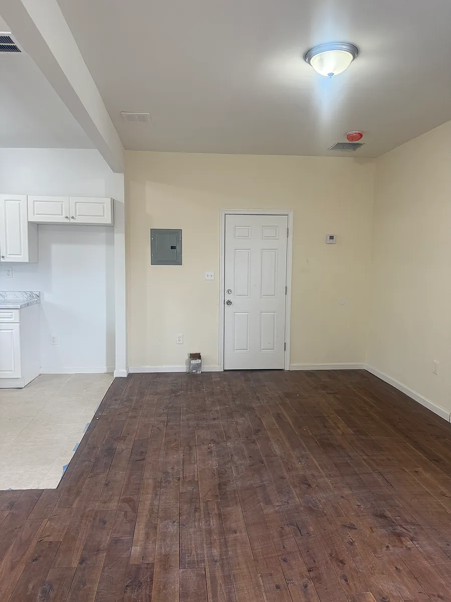 Building Photo - 828 S 15th St #2R