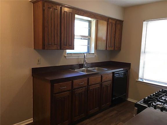 3rd image of 8986 Camfield Way