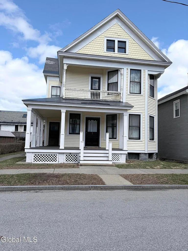 4 bed, 2.5 bath, 2088 sqft, $4,000 — Photo 1