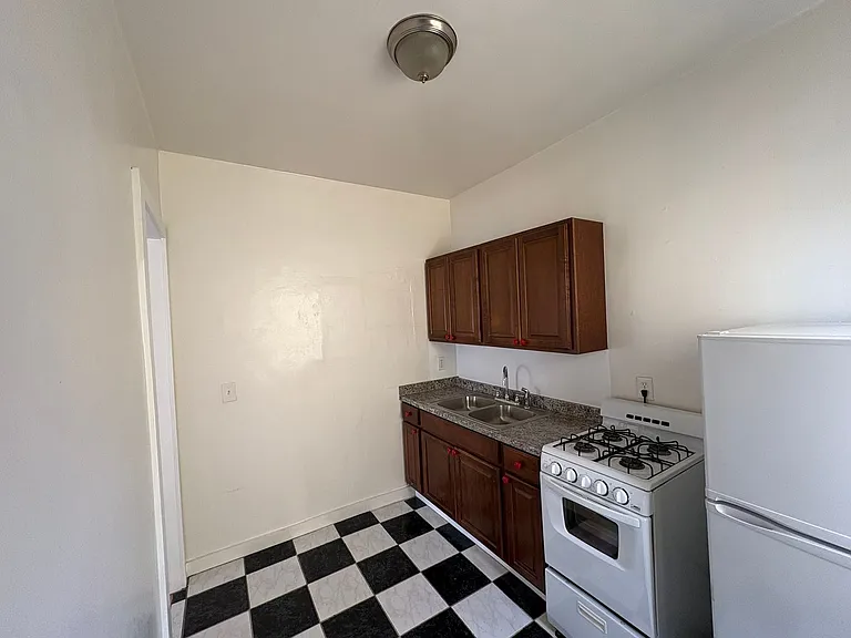 BONAIR — Photo 15