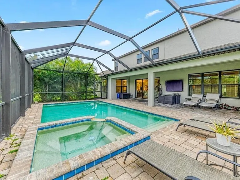 16528 Paynes Mill Dr — Photo 2