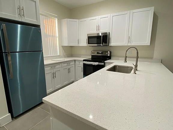 3rd image of 714-716 W 12th ST