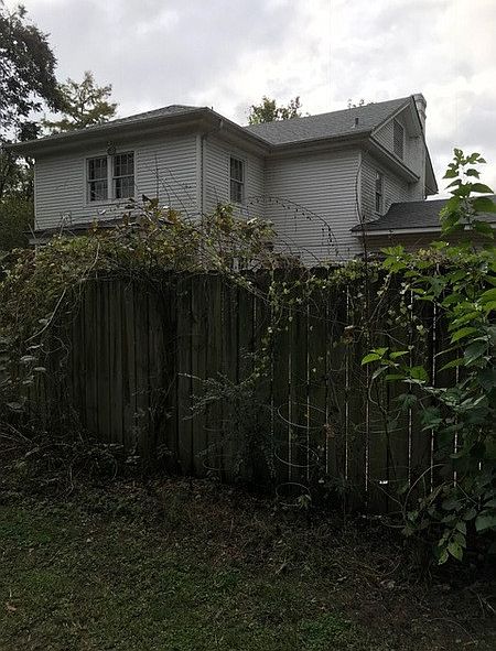 2nd image of 830 W Semmes Ave