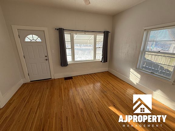 3rd image of 1612 S Cliff Ave