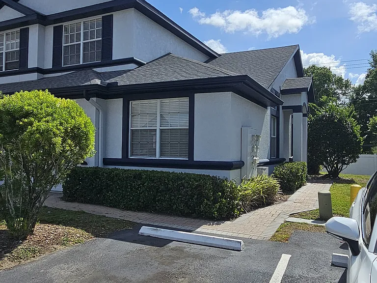 1224 Summergate Dr — Photo 2