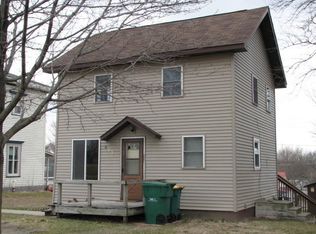 613 3rd Ave NE, Independence, IA 50644