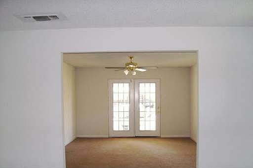 3rd image of 207 E Amber St