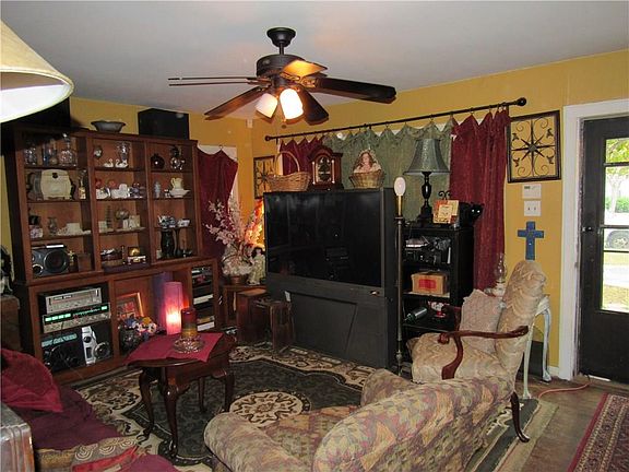 5th image of 2838 Topeka St