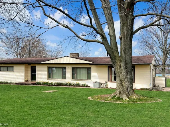 4663 E Harbor Rd, Port Clinton, OH 43452