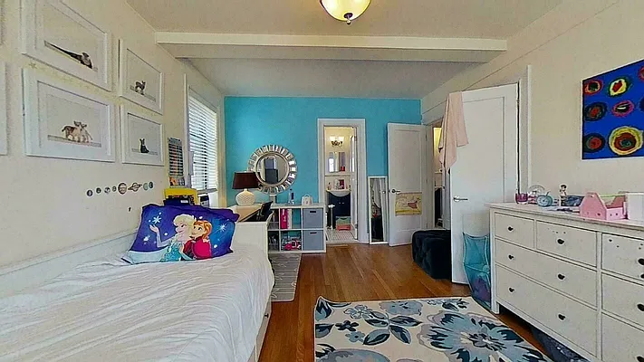 Rented by Bond New York | media 76