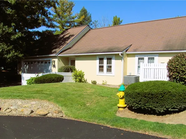 838 Cranberry Ln, Akron, OH 44313