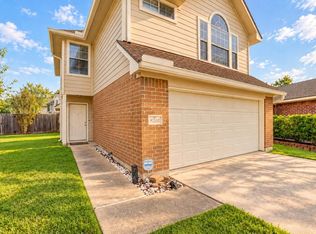 8202 Prairie Wind Ln, Houston, TX 77040