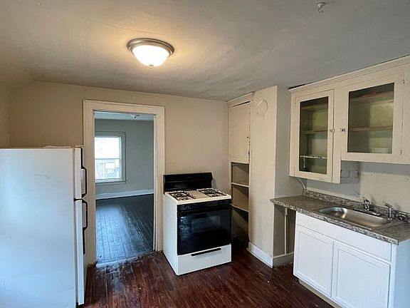3rd image of 17946 Gallagher Ave #2