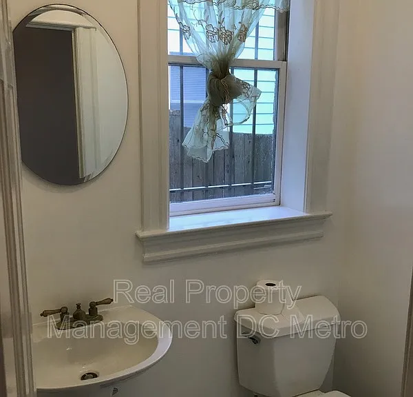 309 9th St NE — Photo 10