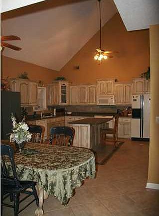 5th image of 9773 Taylor Dr