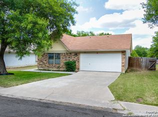 8611 Shallow Ridge Dr, San Antonio, TX 78239