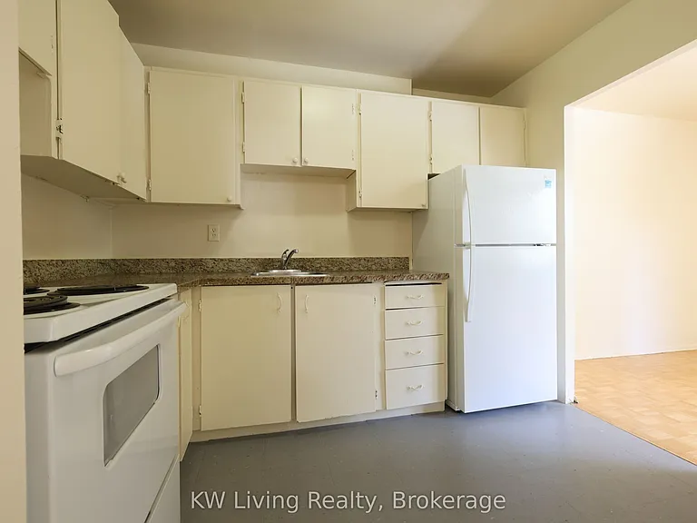 33 Central Pkwy W #203 — Photo 16