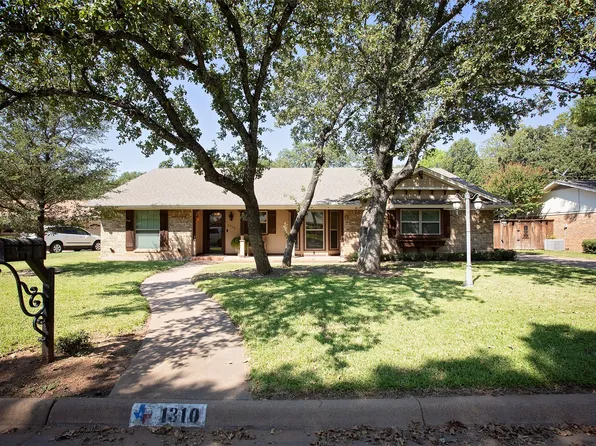 1310 Roanoake Dr, Graham, TX 76450