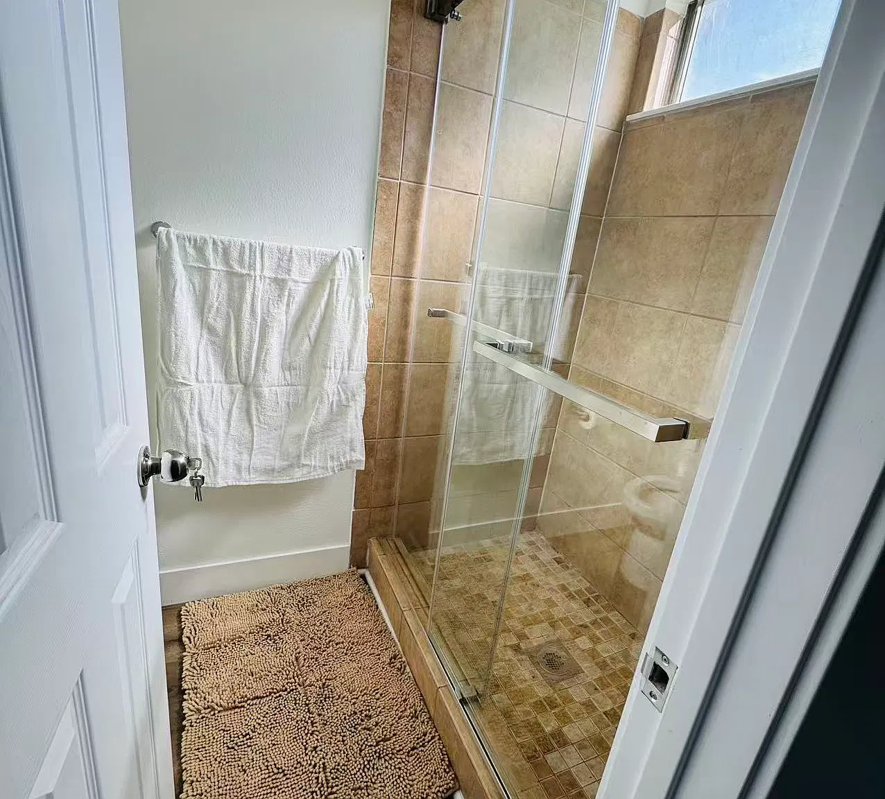 4 bed, 2.5 bath, 1983 sqft, $4,000 — Photo 3