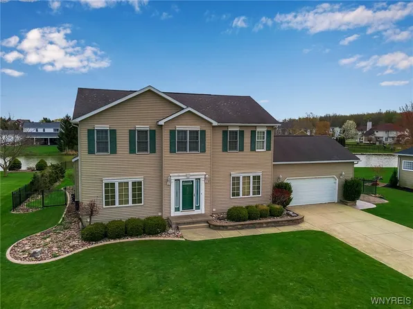7275 Ridgeview Dr W, North Tonawanda, NY 14120