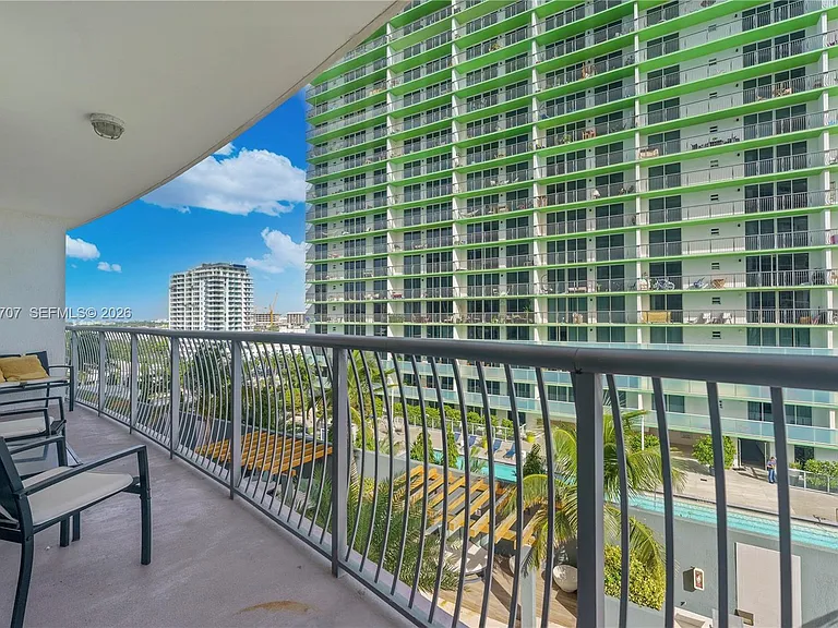 1750 N Bayshore Dr #1405 — Photo 33