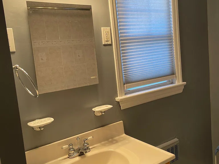 33 Gorham Pl — Photo 7
