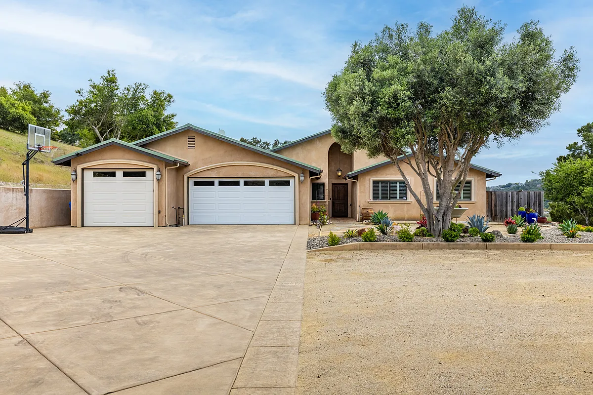 Building Photo - 680 Corral Pl