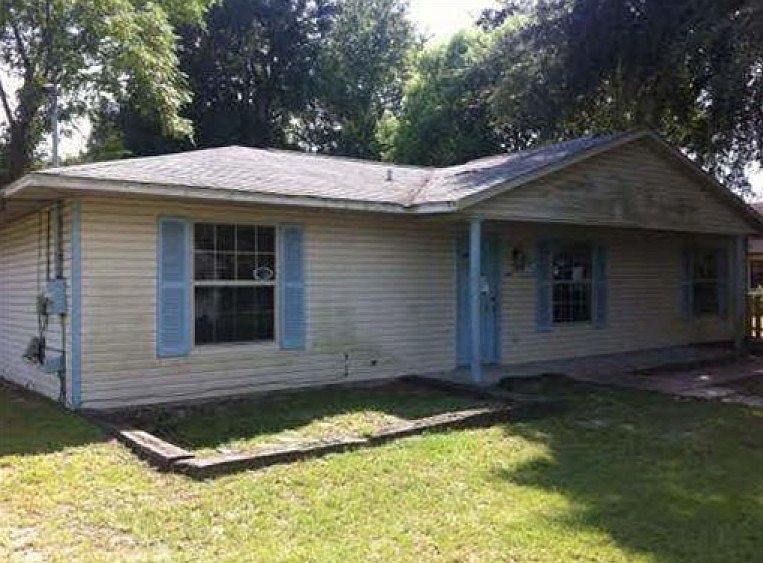 1st image of 946 NE Maple Ln