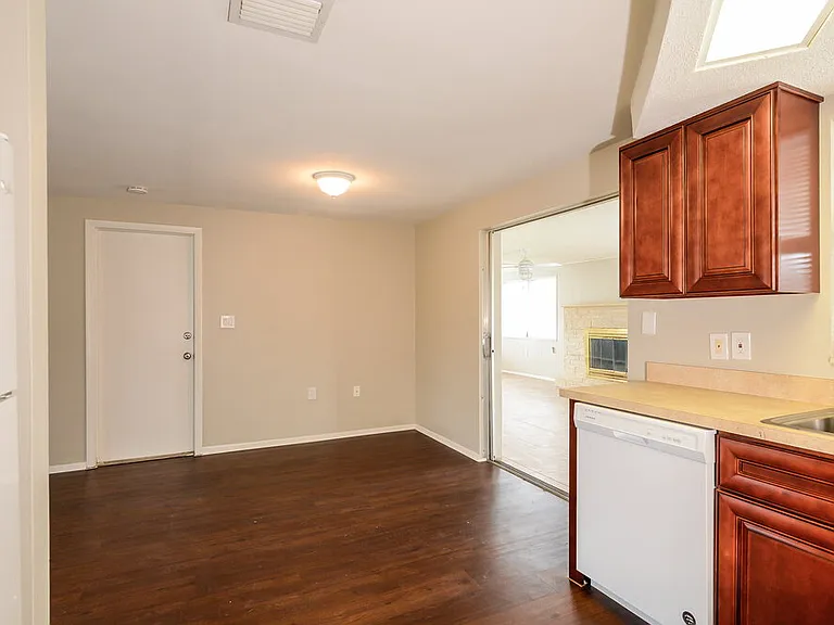 1012 Normandy Blvd — Photo 7