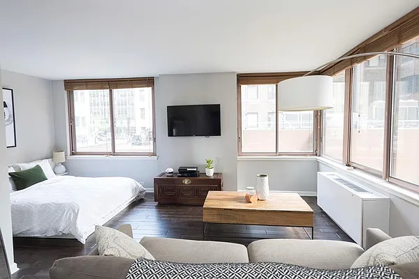 Rented by Douglas Elliman | media 16