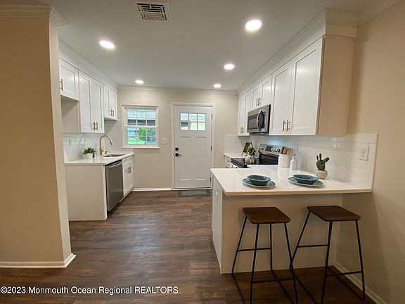4th image of 82C Dorchester Drive #82-C