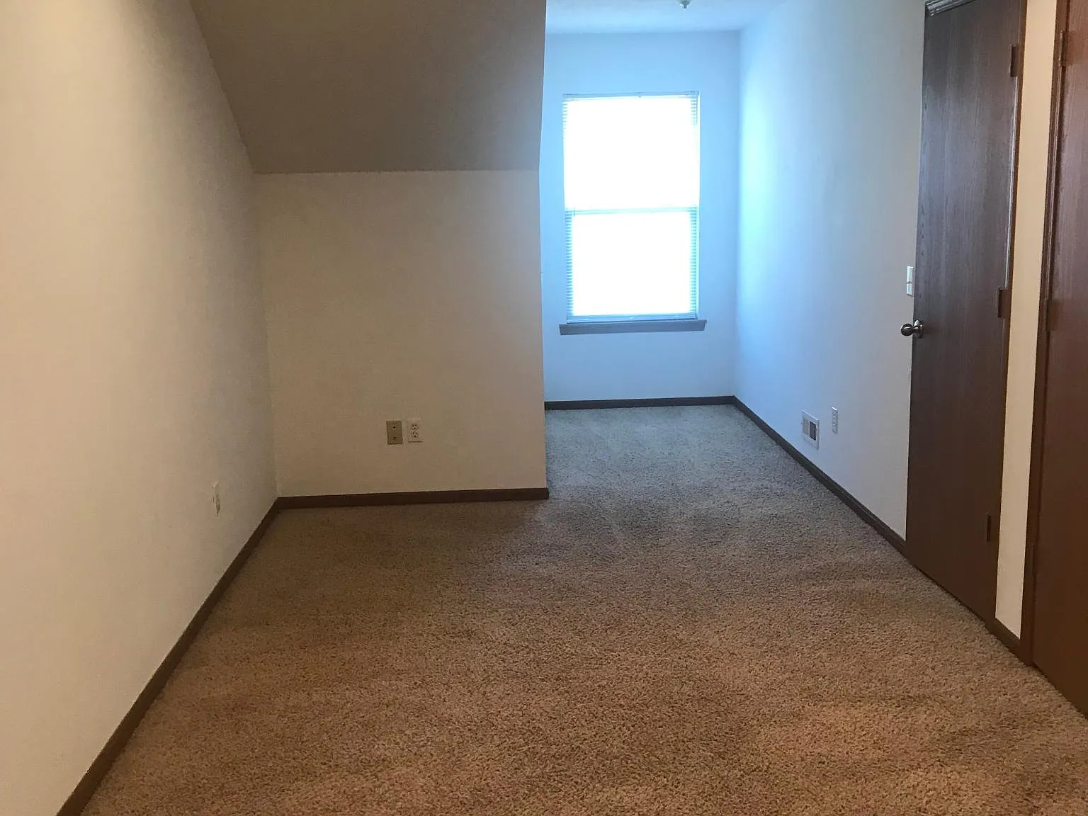 1016 N Missouri Dr — Photo 2