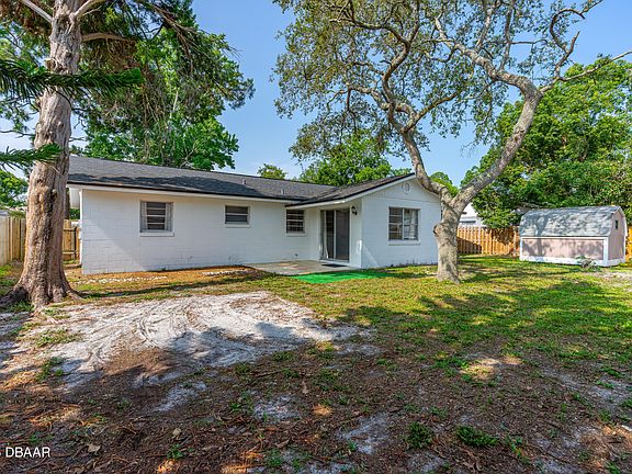 5th image of 76 Woodview Dr