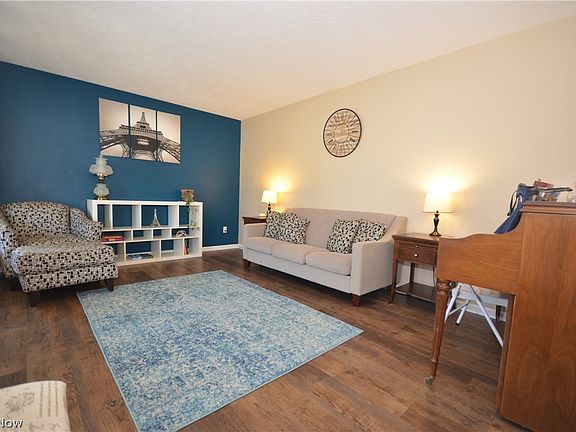 5th image of 1128 Grovewood Dr