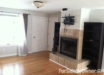 Living room w/Fireplace and TV Mount