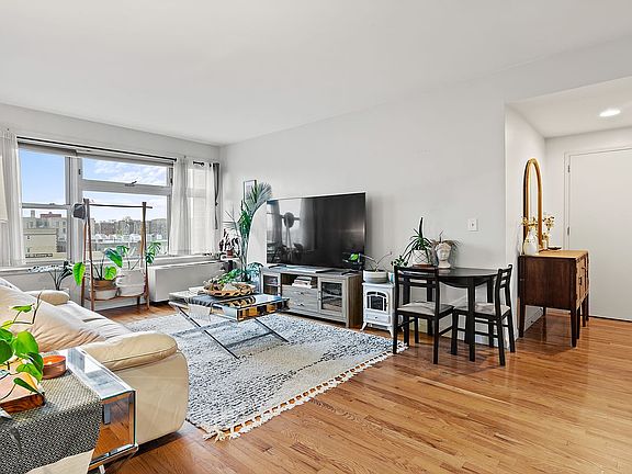 3rd image of 4102 Queens Blvd APT 4D
