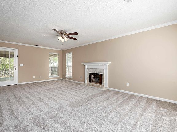 5th image of 518 Laurel Woods Trl