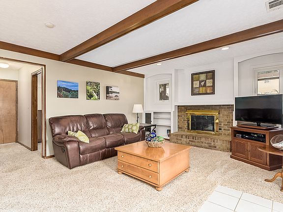 2nd image of 85 Haddam Pl W