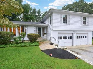 4 Valley View Dr, Johnston, RI 02919