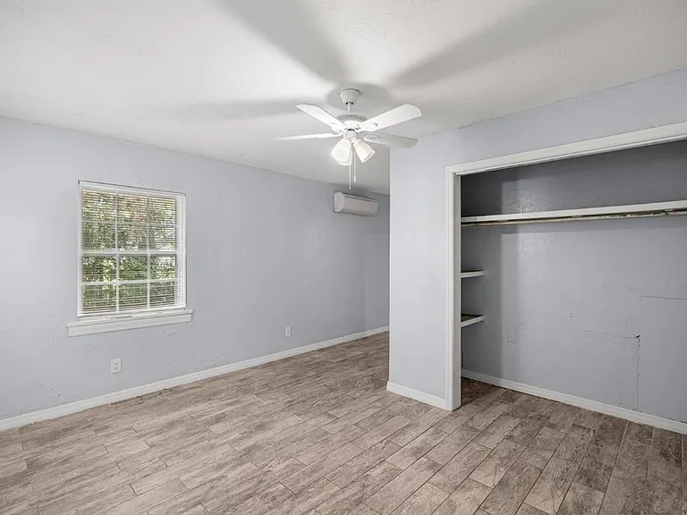 929 SE 9th Pl — Photo 8