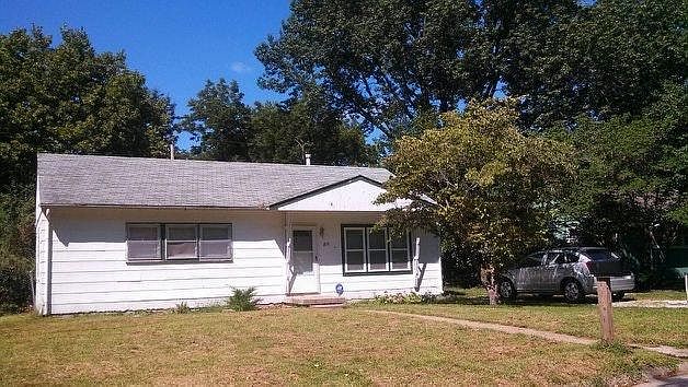 2nd image of 812 N 80th Ter