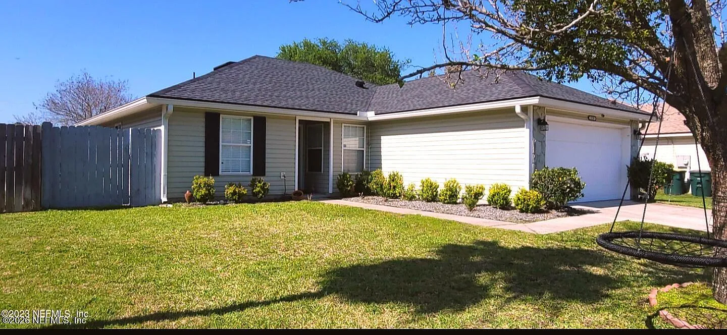3 bed, 2.0 bath, 1196 sqft, $2,100 — Photo 2